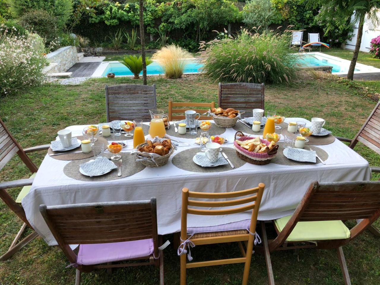 Logis Du Lievre D'Or Bed & Breakfast มงต์บาซง ภายนอก รูปภาพ