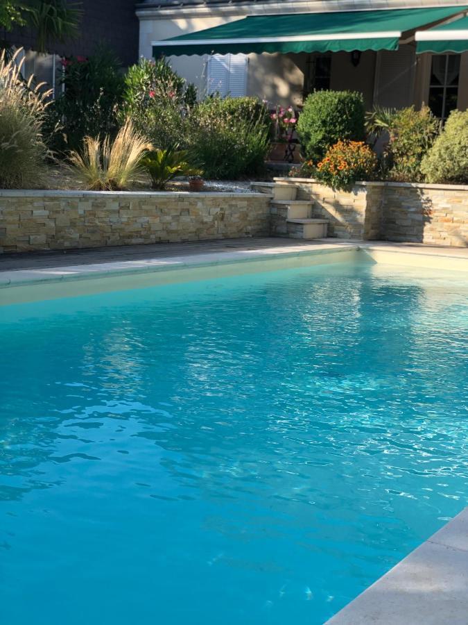 Logis Du Lievre D'Or Bed & Breakfast มงต์บาซง ภายนอก รูปภาพ